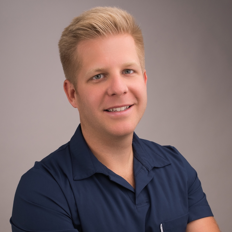 https://royaldentalstudio.hu/wp-content/uploads/Dr._Galffy_Richard_800.jpg