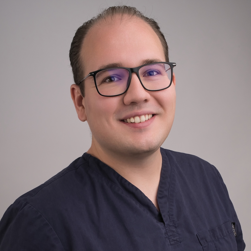 https://royaldentalstudio.hu/wp-content/uploads/Dr._Pollreisz_Marcell_800.jpg