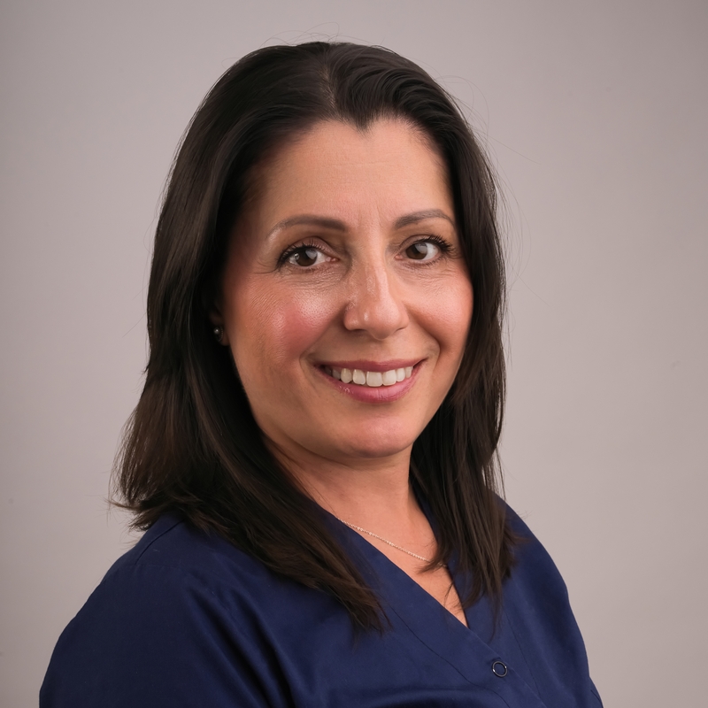 https://royaldentalstudio.hu/wp-content/uploads/Palhazy_Emese_800.jpg