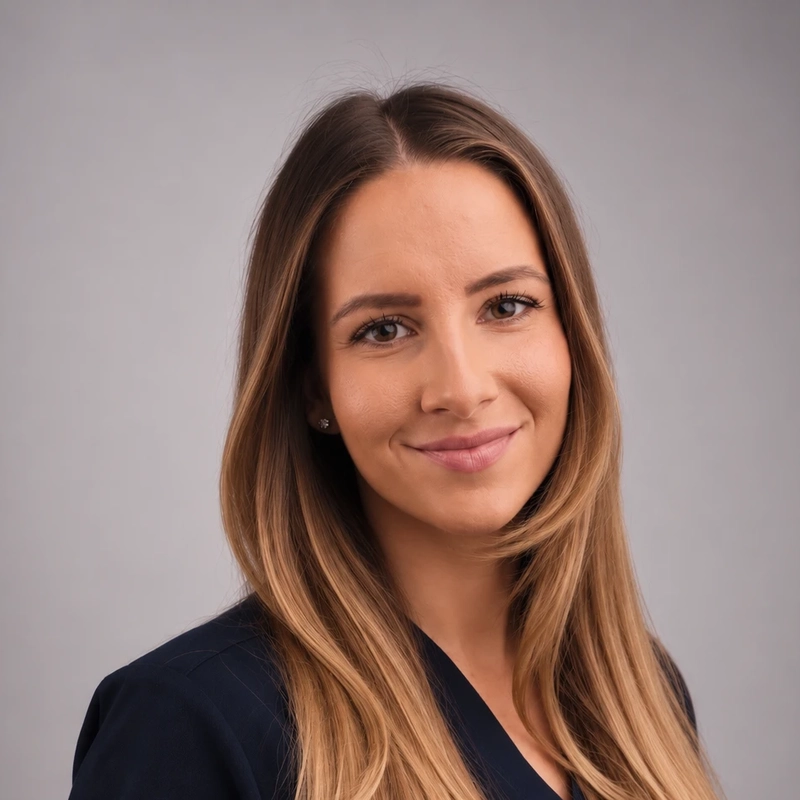 https://royaldentalstudio.hu/wp-content/uploads/luca-jakab-portre-800x800-1.webp